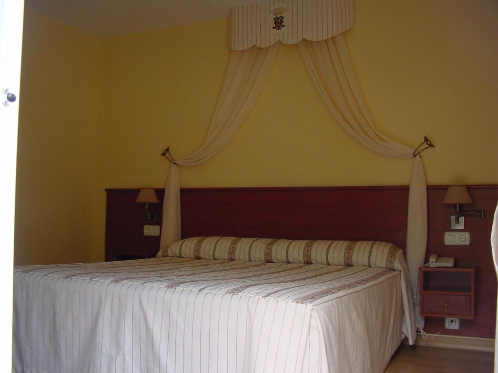 Hotel La Mora Villaseca de Laciana Szoba fotó