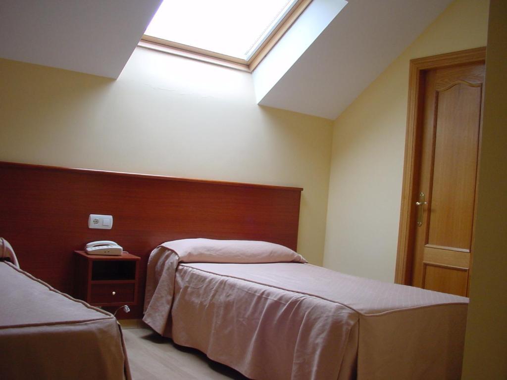 Hotel La Mora Villaseca de Laciana Szoba fotó